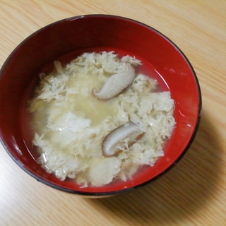 卵と椎茸のコンソメスープ